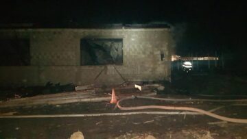 Hala unui gater din Slatina a fost mistuită de un puternic incendiu