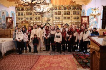 Sfânta Liturghie, cântată în strană de ziua Micii Uniri de tinerii ATOS