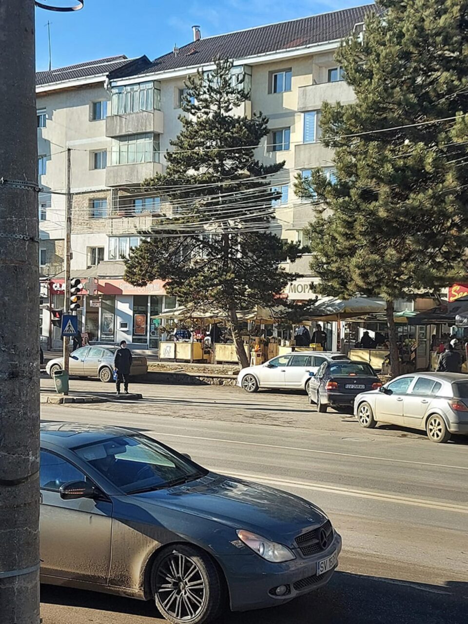 Parcarea în care stau o parte dintre pirați