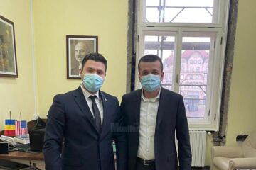 Primarul municipiului Rădăuți, Bogdan Loghin, și primarul Oradei, Florin Birta