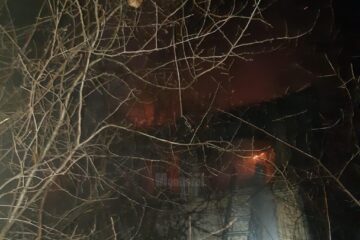 Incendiul a cuprins acoperisul si doua odai de la nivelul superior al casei