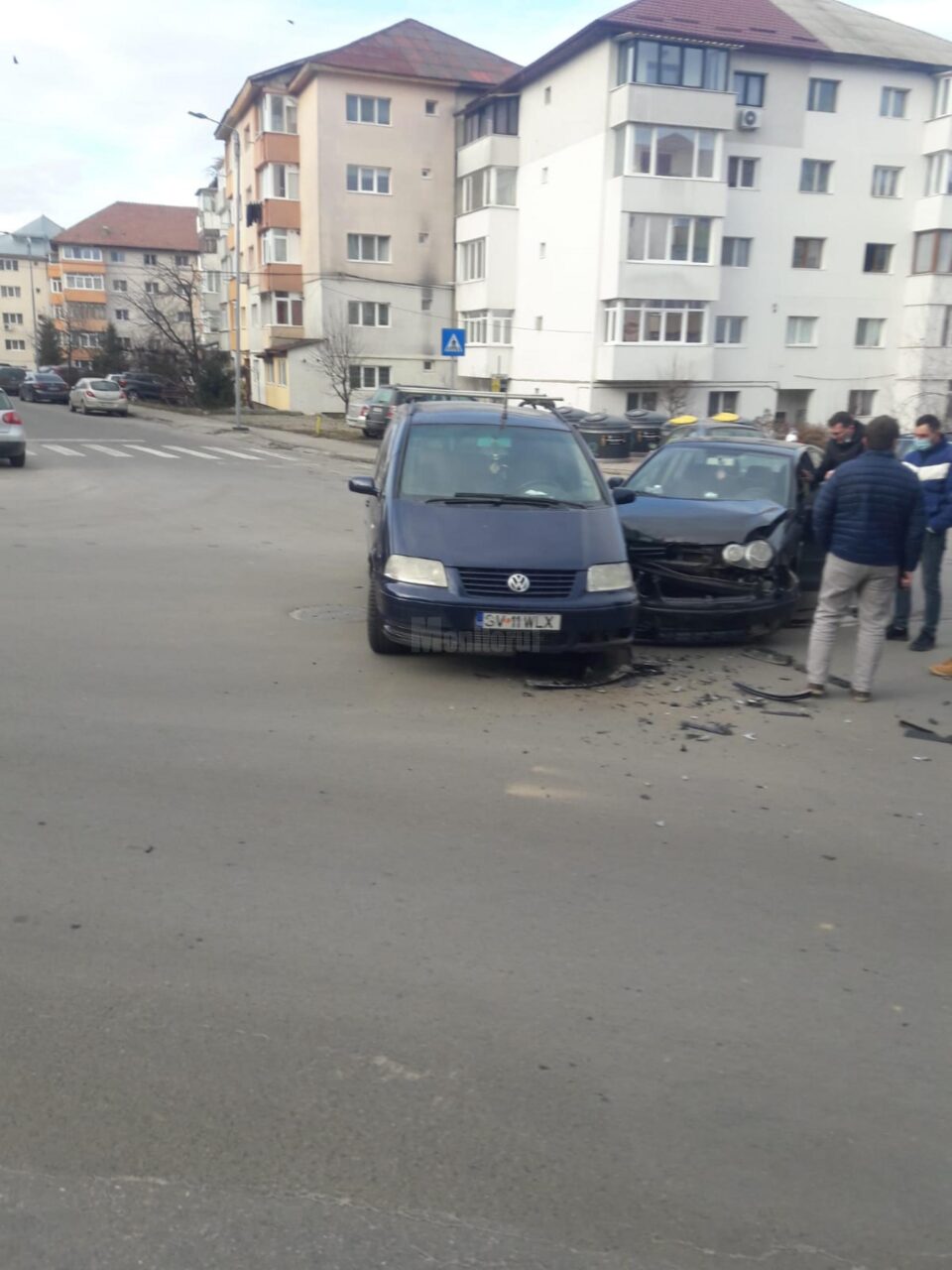 Ciocnire între două mașini, în intersecția de la Ambianța, în cartierul Obcini