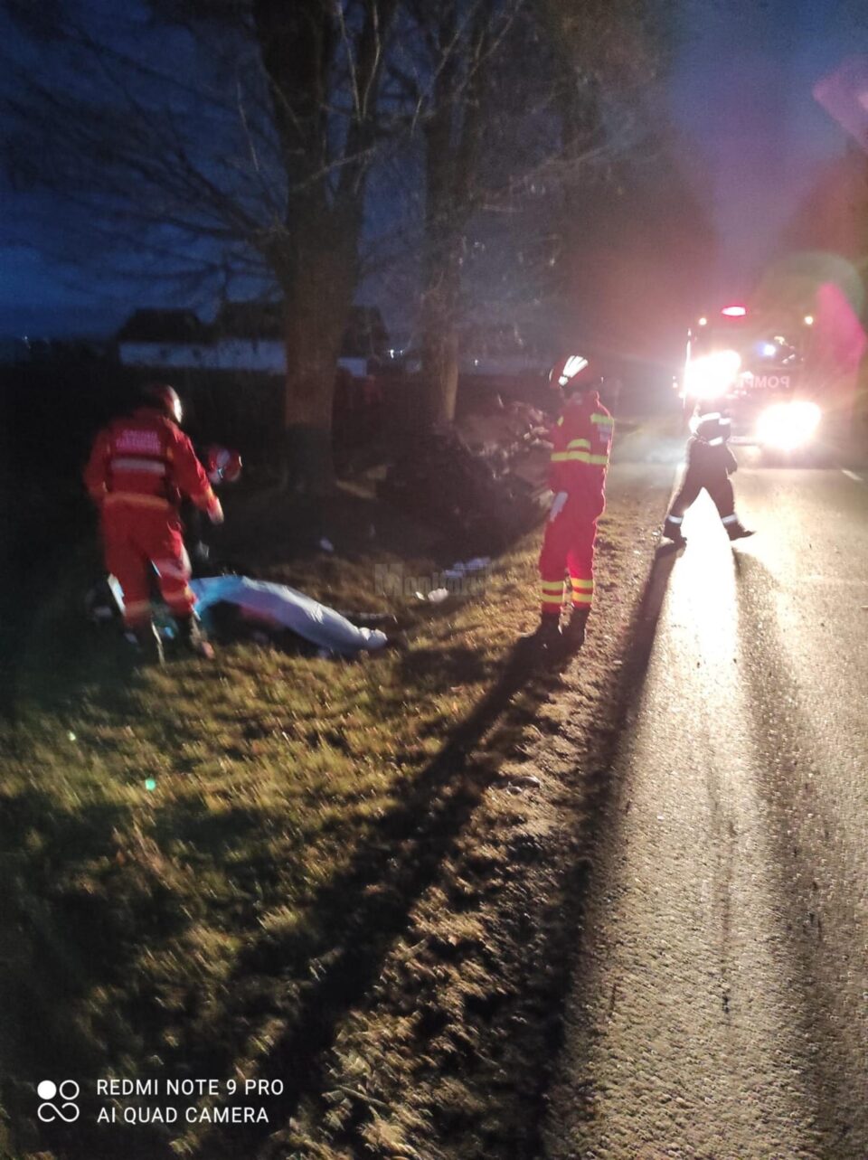 Bărbat mort, după ce autoturismul pe care îl conducea s-a izbit într-un copac
