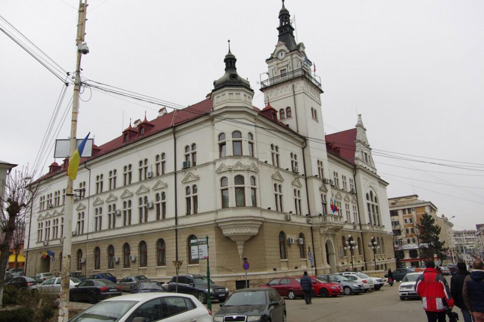 Flutur solicită informări în CJ Suceava despre problema permiselor, a luptei împotriva contrabandei cu țigări și a transporturilor ilegale de lemne