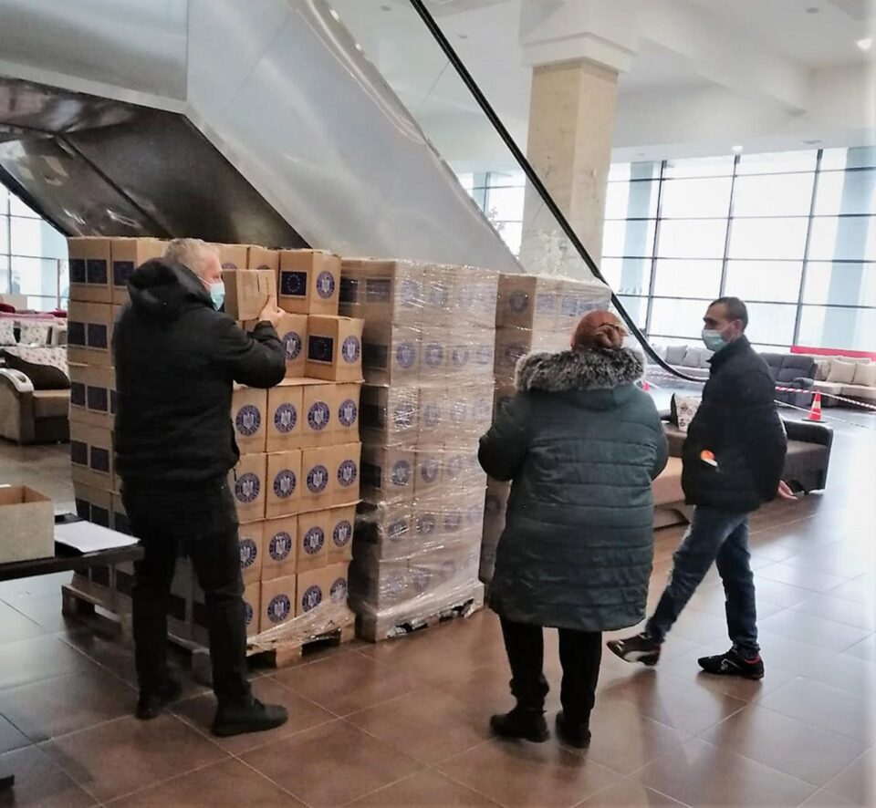 Distribuirea pachetelor cu produse de igienă personală a început la Suceava