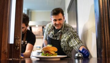 Din redacție, la restaurant. Ajutor de bucătar la LOVEGAN