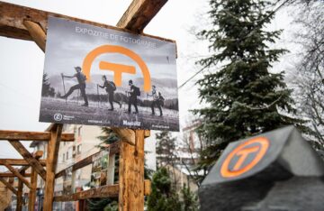 O porțiune din Via Transilvanica, recreată în centrul Sucevei, printr-o inedită expoziție de fotografie