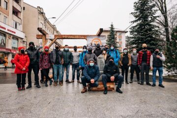 Echipa cevaltceva, suceava.club și Tășuleasa Social, la minitraseul Via Transilvanica din centrul Sucevei - foto Adrian Craciunescul