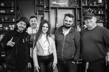 Ștefania, de la concerte folk prin toată România, la stewardesă în Anglia