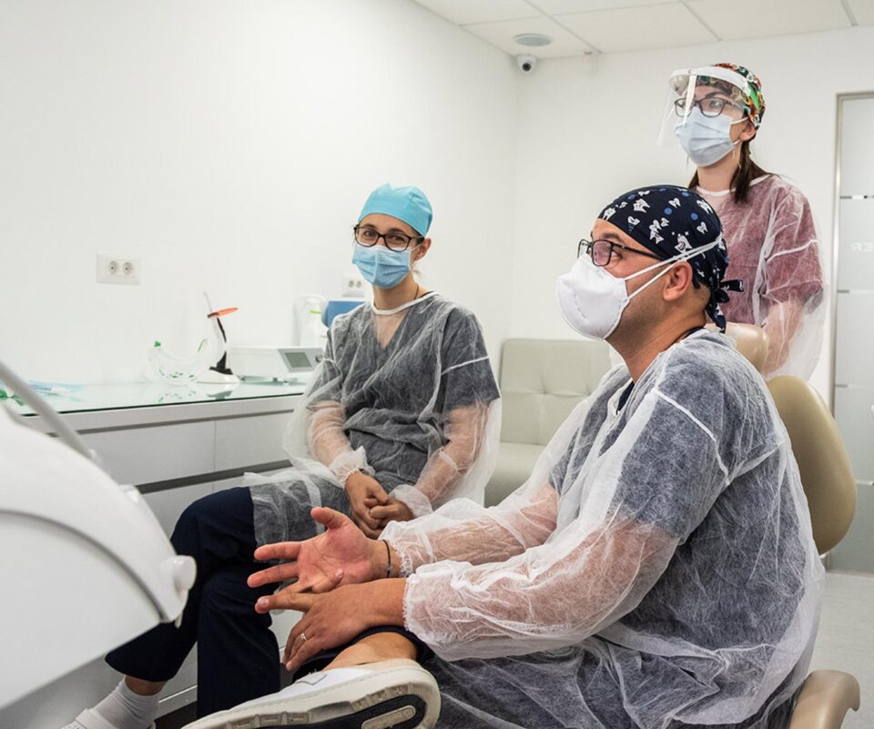 Mi-am pus dentistul pe scaun, în locul meu, și l-am chinuit cu 100 de întrebări