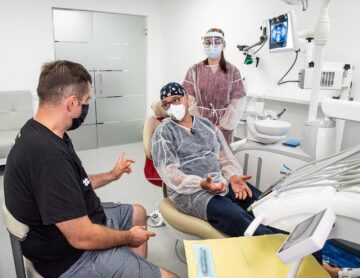 Mi-am pus dentistul pe scaun, în locul meu, și l-am chinuit cu 100 de întrebări