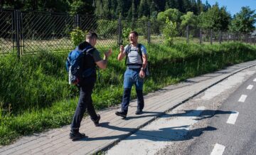 De la Mănăstirea Sucevița, prin pădure, 21 de kilometri, la Mănăstirea Moldovița