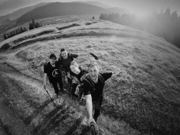 De la Mănăstirea Sucevița, prin pădure, 21 de kilometri, la Mănăstirea Moldovița