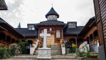De pe Mestecăniș, prin pădure, pe jos, până la Vatra Dornei