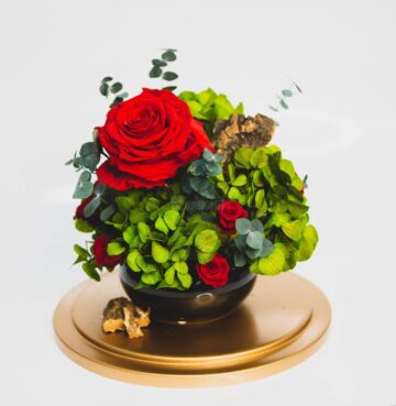 Aranjamente unice, „flori pentru suflet”, ofertă bogată pentru 8 Martie, toate la Queen Concept Flowers