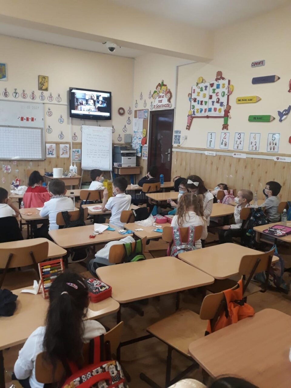 Cum au intrat copiii de la Școala Gimnazială Nr. 1 ”În lumea poveștilor lui Ion Creangă”