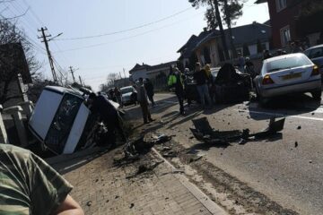 Accident cu un microbuz plin cu elevi - 26 de persoane implicate Foto facebook Danut Ghiata