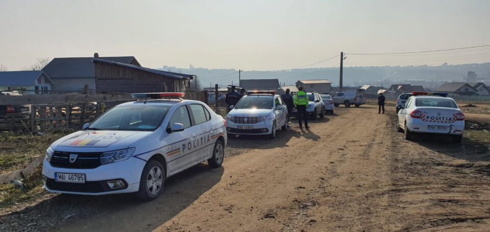 Razie a poliției la Șcheia, în Burdujeni și în Ițcani. Zece locuințe la care se fura curent au fost deconectate de la rețea Razie a poliției la Șcheia, în Burdujeni și în Ițcani. Zece locuințe la care se fura curent au fost deconectate de la rețea