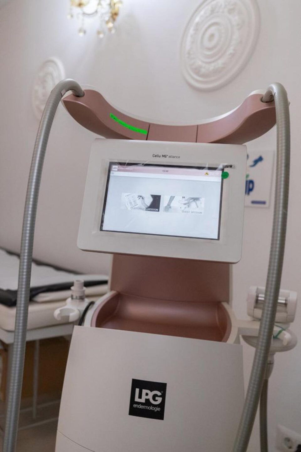 Produse revoluționare în domeniul esteticii corporale și faciale, la Salonul Queen Elisabeta