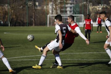 Nou-venitul Marco Enciu a reușit „dubla” pentru Șomuz. Foto Costi Solovăstru.