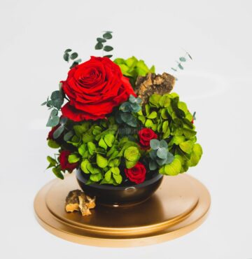 Aranjamente unice, „flori pentru suflet”, ofertă bogată pentru 8 Martie, toate la Queen Concept Flowers