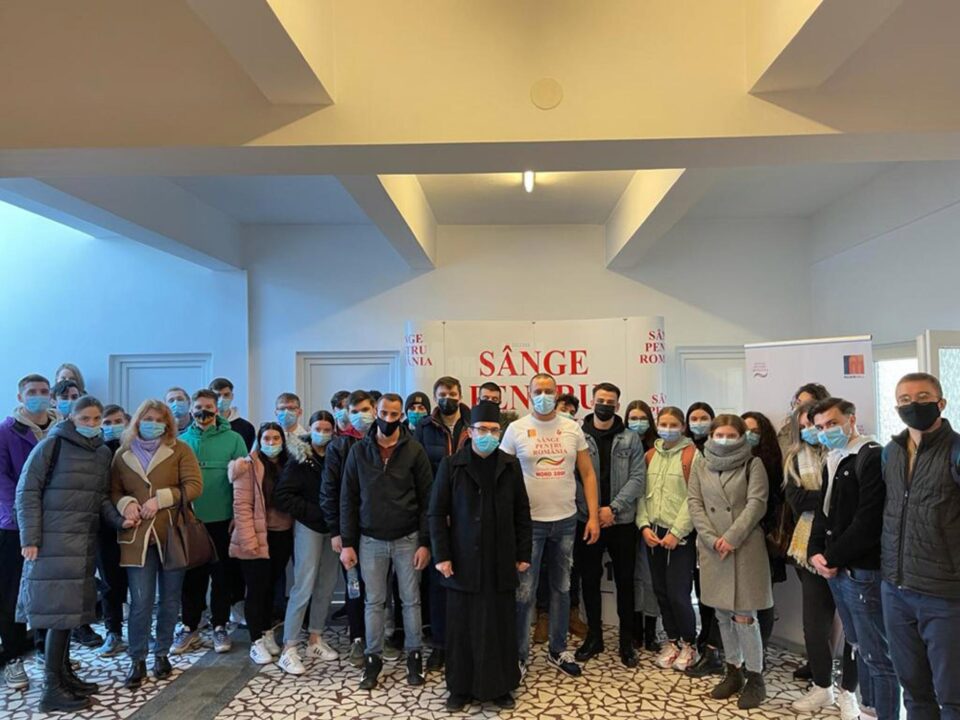 35 de elevi și profesori de la Liceul „Lațcu Vodă” din Siret au donat sânge la Centrul de Transfuzie Suceava