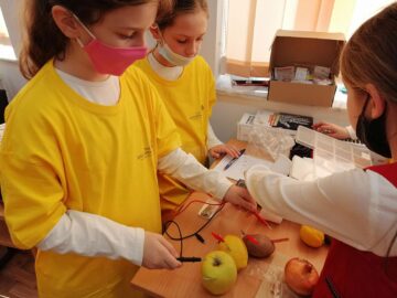 Școala Gimnazială Ipotești a primit kituri de electronică și robotică în valoare de aproximativ 4.000 de euro