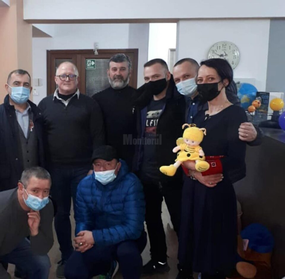 Mai mulți copii necăjiți din Câmpulung Moldovenesc primesc o masă caldă, haine, rechizite și ajutor la teme, la Centrul Educațional Licuricii