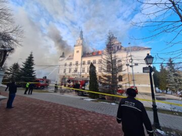 Incendiu puternic la Palatul Administrativ