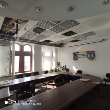 Imagini cu dezastrul din interiorul Palatului Administrativ