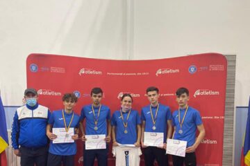 Antrenorul Cristian Prâsneac alături de medaliații dorneni