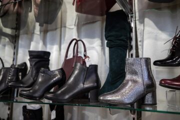 În magazinele „La Strada” găsiți toate produsele din colecția toamnă-iarnă la jumătate de preț. Foto Ema Motrescu