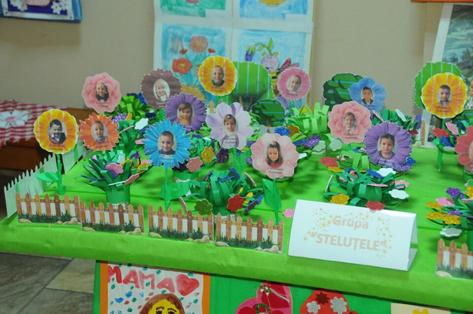 Lucrare dedicată mamei, efectuată de Grupa Steluțele