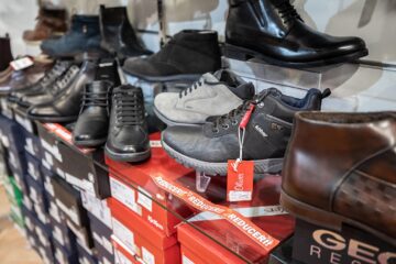 În magazinele „La Strada” găsiți toate produsele din colecția toamnă-iarnă la jumătate de preț. Foto Ema Motrescu
