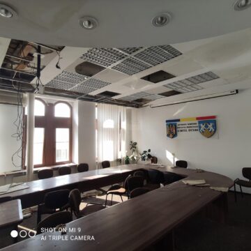 Imagini cu dezastrul din Palatul Administrativ Suceava. Întrebare cheie în anchetă: De ce nu au pornit senzorii de incendiu?