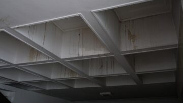 Imagini cu dezastrul din Palatul Administrativ Suceava. Întrebare cheie în anchetă: De ce nu au pornit senzorii de incendiu?