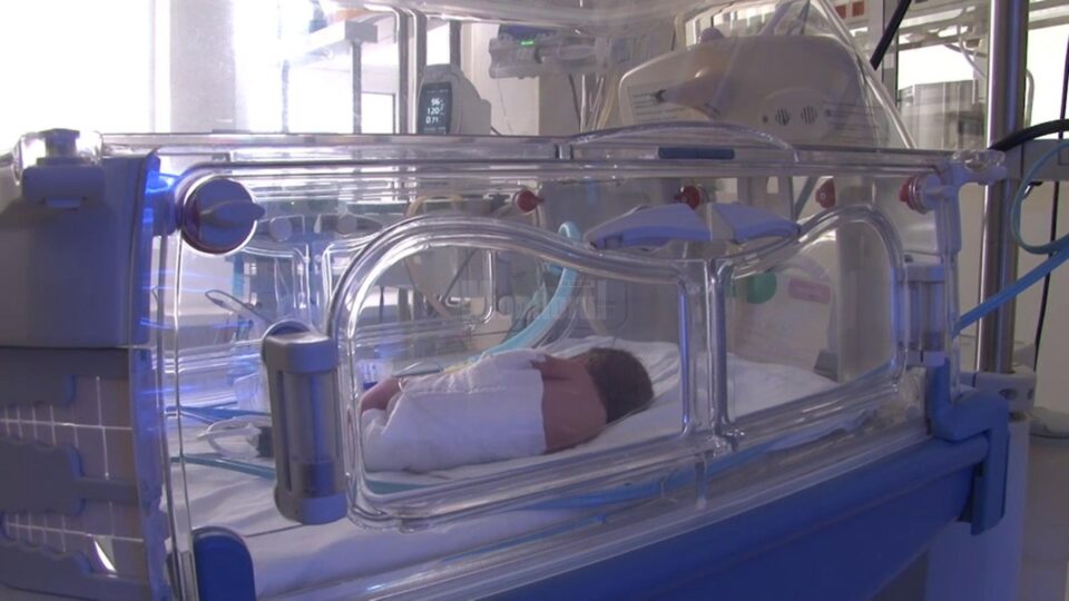 Bebelușul a fost internat în maternitatea Spitalului de Urgență „Sfântul Ioan cel Nou” Suceava Bebelușul a fost internat în maternitatea Spitalului de Urgență „Sfântul Ioan cel Nou” Suceava