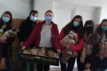 75 de familii necăjite din municipiul Suceava au primit 250 de pâini de la voluntarii Asociației Tinerilor Ortodocși Suceveni