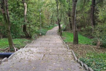 În Parcul Șipote, devenit oficial al Primăriei Suceava, au fost făcute deja o serie de lucrări de reparații la alei și la iluminatul public