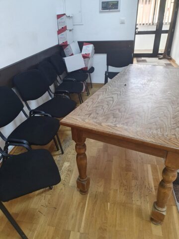 Șeful Ocolului Silvic Breaza, lovit de un individ care a făcut scandal și distrugeri în sediul silvicultorilor