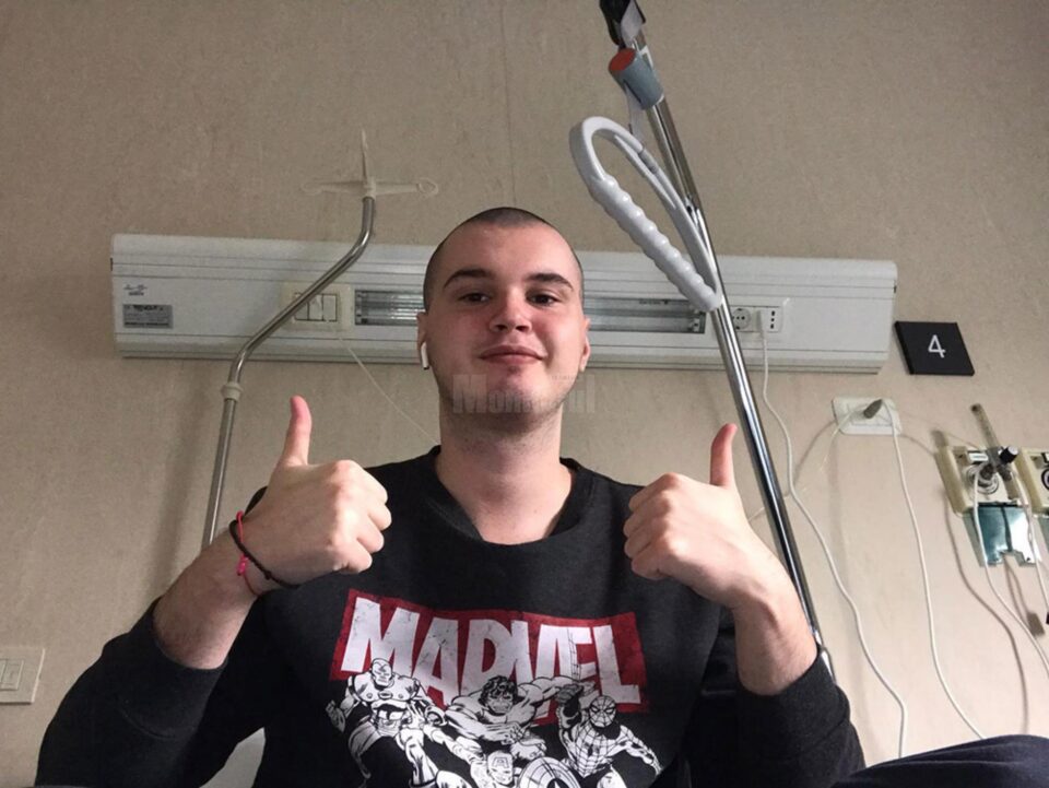 Ionuț Badragan, în vârstă de 21 de ani, care suferă de cancer, are în continuare nevoie de ajutor financiar