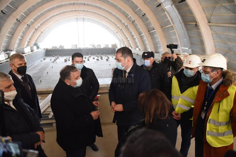 Vizita ministrului Attila Cseke la bazinul didactic de înot de la Rădăuți