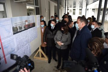 Vizita ministrului Attila Cseke la bazinul didactic de înot de la Rădăuți