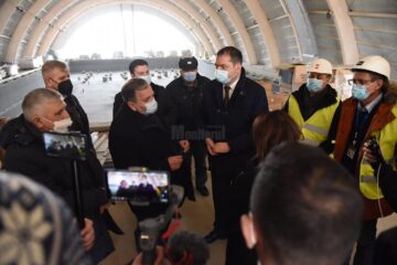 Vizita ministrului Attila Cseke la bazinul didactic de înot de la Rădăuți