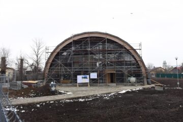 Vizita ministrului Attila Cseke la bazinul didactic de înot de la Rădăuți