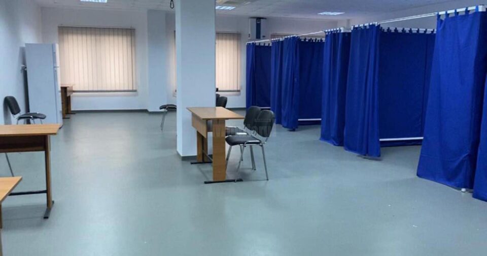 Centrul de vaccinare amenajat de municipalitate la Iulius Mall Suceava, unde se va administra vaccinul Moderna