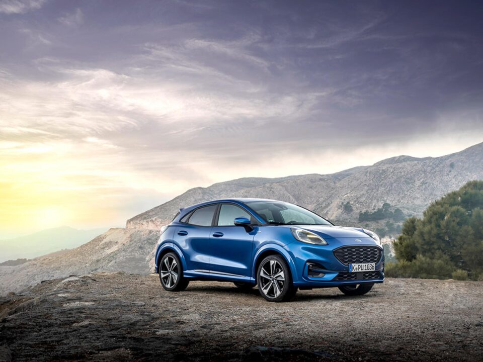 Noul Ford Puma, echipat cu motor de 1.0 l EcoBoost Hybrid, în varianta cu transmisie automată în 7 trepte este disponibil acum pentru comandă la UNION CARS - dealerul tău Ford din Suceava!