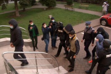O parte dintre cei opt polițiști de la Serviciul Permise și Înmatriculări duși la arestare, la sfârșitul lunii noiembrie a anului trecut