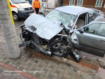 Șoferul Dodge-ului a efectuat o depășire și a intrat pe contrasens, moment în care a lovit microbuzul