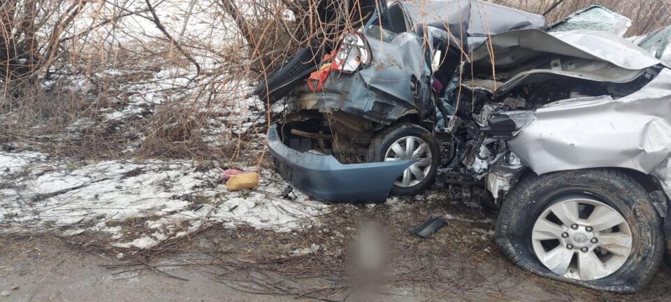 Accident cu două victime încarcerate, la Pătrăuți